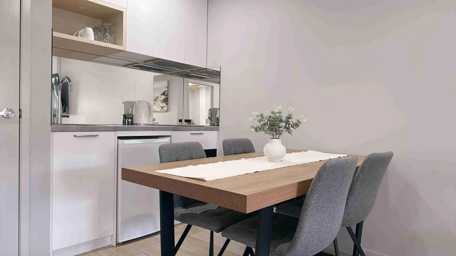 Belmoral Corporate Suites (Adults Only) Townsville
